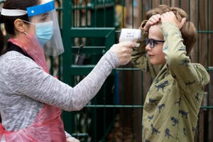 COVID-19: Biến thể Omicron ít có khả năng gây bệnh nặng ở trẻ nhỏ