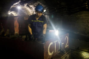 Sống thử ở độ sâu 140m dươi lòng đất: Nụ cười những người "không tuổi" Sống thử ở độ sâu 140m dươi lòng đất: Nụ cười những người "không tuổi"