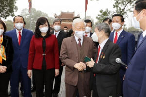 Tổng Bí thư Nguyễn Phú Trọng dâng hương tại Đền Đô Bắc Ninh Tổng Bí thư Nguyễn Phú Trọng dâng hương tại Đền Đô Bắc Ninh