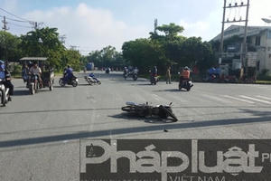 TP HCM: Hai xe máy va chạm, 1 người nguy kịch