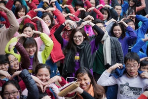 Á Hậu Dương Tú Anh hạnh phúc khi  mang "Tết về bản em"