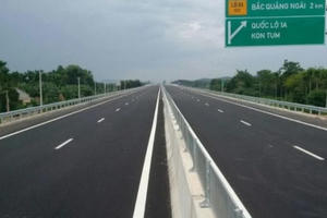 Cao tốc Đà Nẵng - Quảng Ngãi: 'Lùm xùm' gói thầu đang nợ tiền Hàn Quốc