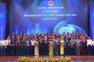 Bộ trưởng Đào Ngọc Dung tôn vinh những đóng góp của nhà giáo giáo dục nghề nghiệp