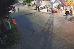 Bạc Liêu: Xin qua chốt không được, 2 anh em chém lực lượng tại chốt kiểm soát dịch