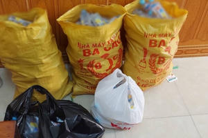 9 học sinh đau bụng, buồn nôn sau khi uống nước từ "người lạ": Công an làm việc với nhóm phát nước ngọt miễn phí