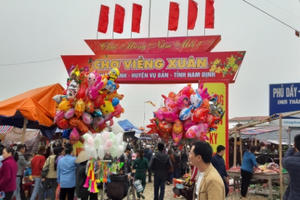 Chợ Viềng năm nay thưa dần du khách về Khai hội