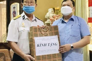 Hải Phòng: Lãnh đạo quận Hồng Bàng thăm, tặng quà gia đình chính sách dịp 2/9