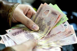 Tăng lương tối thiểu, người lao động sẽ chịu thiệt?