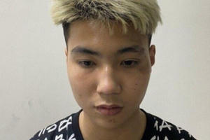 Dừng xe nghe điện thoại, cô gái bị cướp điện thoại iPhone 13 Promax