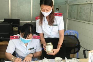 Cha chung không ai khóc