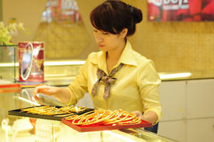 Giá vàng tăng dù mất đi lực hỗ trợ lớn