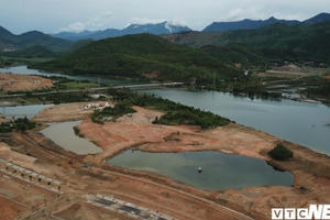 Địa ốc 7AM: Thị trường bất động sản TP HCM khó định đoán, Công ty Trung Nam lấn sông Cu Đê