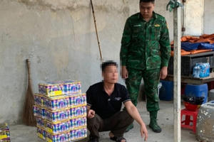 Phát hiện đối tượng giấu pháo lậu trong nhà nuôi yến
