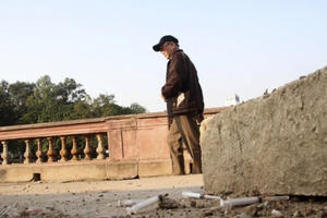 Hãi hùng nhìn kim tiêm còn dính máu nằm la liệt cạnh hồ Thủ Lệ