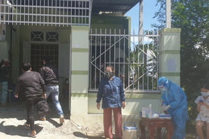 Chồng phát hiện vợ cùng 2 con tử vong trong tư thế treo cổ tại căn phòng phía sau nhà