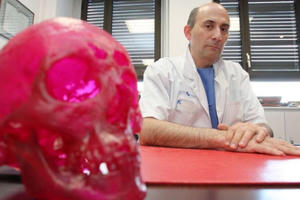 Lần đầu tiên trên thế giới thực hiện ghép mặt lại lần 2