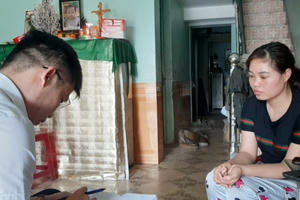 Quảng Ninh: Truy tìm người đàn ông đi xe máy "tông" vào hai mẹ con khiến bé gái gần 1 tuổi tử vong