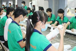 Có nên bình đẳng tuổi hưu giữa lao động nam và nữ?