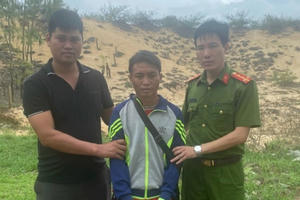 Khởi tố đối tượng đâm trọng thương vợ tại phiên toà