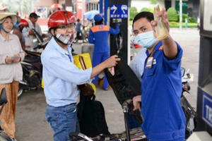 Giá xăng giảm nhẹ kể từ 15h chiều nay