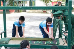 150 học sinh trải nghiệm một ngày làm chiến sĩ Biên phòng