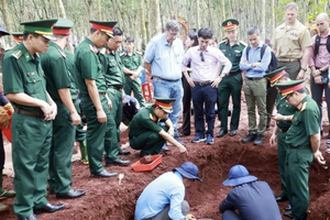 Ban Chỉ đạo 515 phối hợp Văn phòng Tùy viên Quốc phòng Hoa Kỳ tham quan đối chiếu thực địa tìm kiếm liệt sĩ tại Đồng Nai