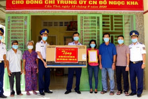 Bộ Tư lệnh Vùng Cảnh sát biển 4 bàn giao nhà đồng đội năm 2020