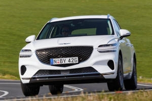 SUV cỡ nhỏ hạng sang Genesis GV70 ra mắt, giá từ 1,1 tỷ đồng SUV cỡ nhỏ hạng sang Genesis GV70 ra mắt, giá từ 1,1 tỷ đồng