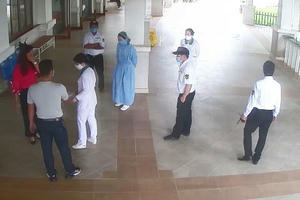 Xử lý đối tượng không hợp tác đo thân nhiệt, hành hung bảo vệ bệnh viện