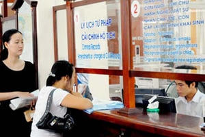 Năm 2015: Tháo gỡ nhiều “điểm nghẽn” trong cấp Phiếu lý lịch tư pháp Năm 2015: Tháo gỡ nhiều “điểm nghẽn” trong cấp Phiếu lý lịch tư pháp