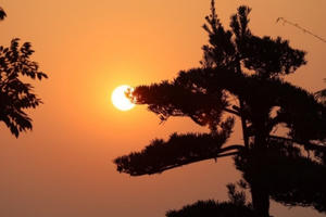 Mê mẩn ngắm hoàng hôn lộng lẫy trên đỉnh núi Hồng Lĩnh