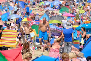 Người dân Châu Âu đối mặt với nắng nóng ngột ngạt gần 50 độ C