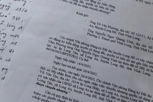 UBND xã có được ngăn chặn việc chuyển nhượng quyền sử dụng đất theo quy định không?