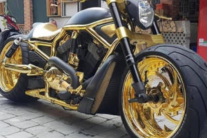 Dàn xe mạ vàng của Phúc XO vừa bị bắt giá trị bao nhiêu ?