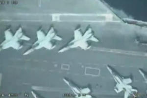 Máy bay không người lái của Iran "lượn trên đầu" tàu sân bay Mỹ