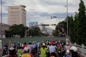 Đà Nẵng: Tạm ngừng thi công hầm chui phía tây sông Hàn