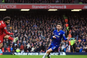 Salah lập ‘siêu phẩm’, Liverpool trở lại ngôi đầu