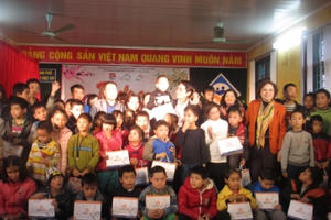 "Tết cho em" sưởi ấm trái tim trẻ em khuyết tật, mồ côi "Tết cho em" sưởi ấm trái tim trẻ em khuyết tật, mồ côi