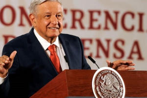 Tổng thống Mexico tiêm vắcxin ngừa COVID-19 của Trung Quốc