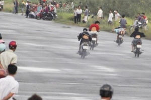 Truy đuổi nhóm cổ vũ đua xe và đua xe trái phép ở Đồng Nai