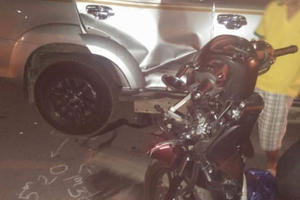 Thừa Thiên-Huế: 3 thanh niên chở nhau lao thẳng vào ô tô sau khi “hỗn chiến” ở quán nhậu?