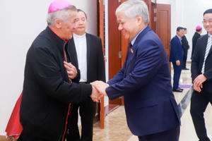 Bí thư Trung ương Đảng, Chủ tịch Ủy ban Trung ương MTTQ Việt Nam thăm, chúc mừng giáng sinh tại Nghệ An