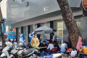 Quận Đống Đa: Tái diễn vi phạm vỉa hè, đẩy người đi bộ xuống lòng đường