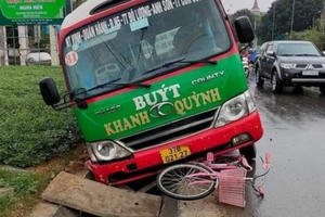 Trên đường đến trường một học sinh ở Nghệ An bị xe buýt tông tử vong