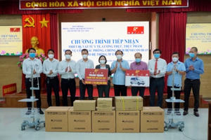 Hệ thống 5F trao tặng TP Thủ Dầu Một trang thiết bị y tế và nhu yếu phẩm trị giá gần 2 tỷ đồng