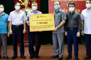 T&T Group và Ngân hàng SHB trao tặng 10 tấn gạo hỗ trợ quận Hoàng Mai, Hà Nội chống dịch
