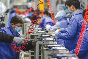 Sản xuất công nghiệp tháng 8 chuyển biến tích cực