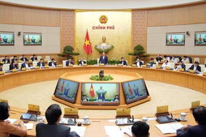 Tiếp tục ưu tiên cho khâu đột phá thể chế Tiếp tục ưu tiên cho khâu đột phá thể chế