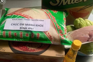 Sinh viên mắc kẹt tại Hà Nội: Chủ đạo là mì tôm, thèm lắm mới dám mua rau