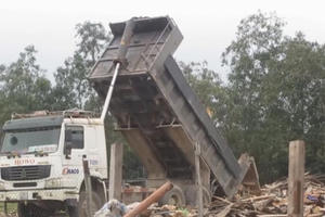 Formosa Hà Tĩnh: Rác thải công nghiệp đổ tràn lan ra môi trường